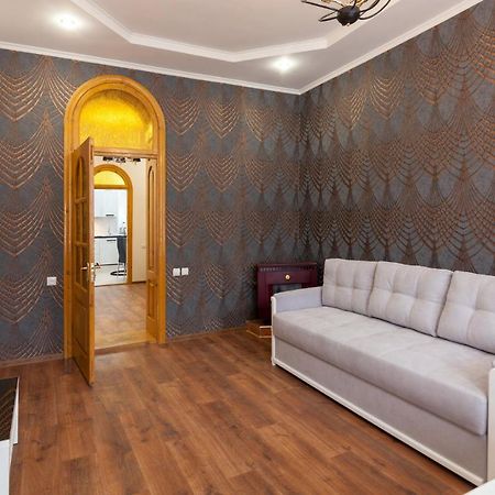 Leogrand Apartments Panteleimona Kulisha 27 Лвив Екстериор снимка