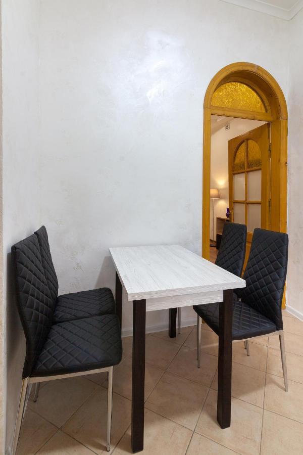 Leogrand Apartments Panteleimona Kulisha 27 Лвив Екстериор снимка