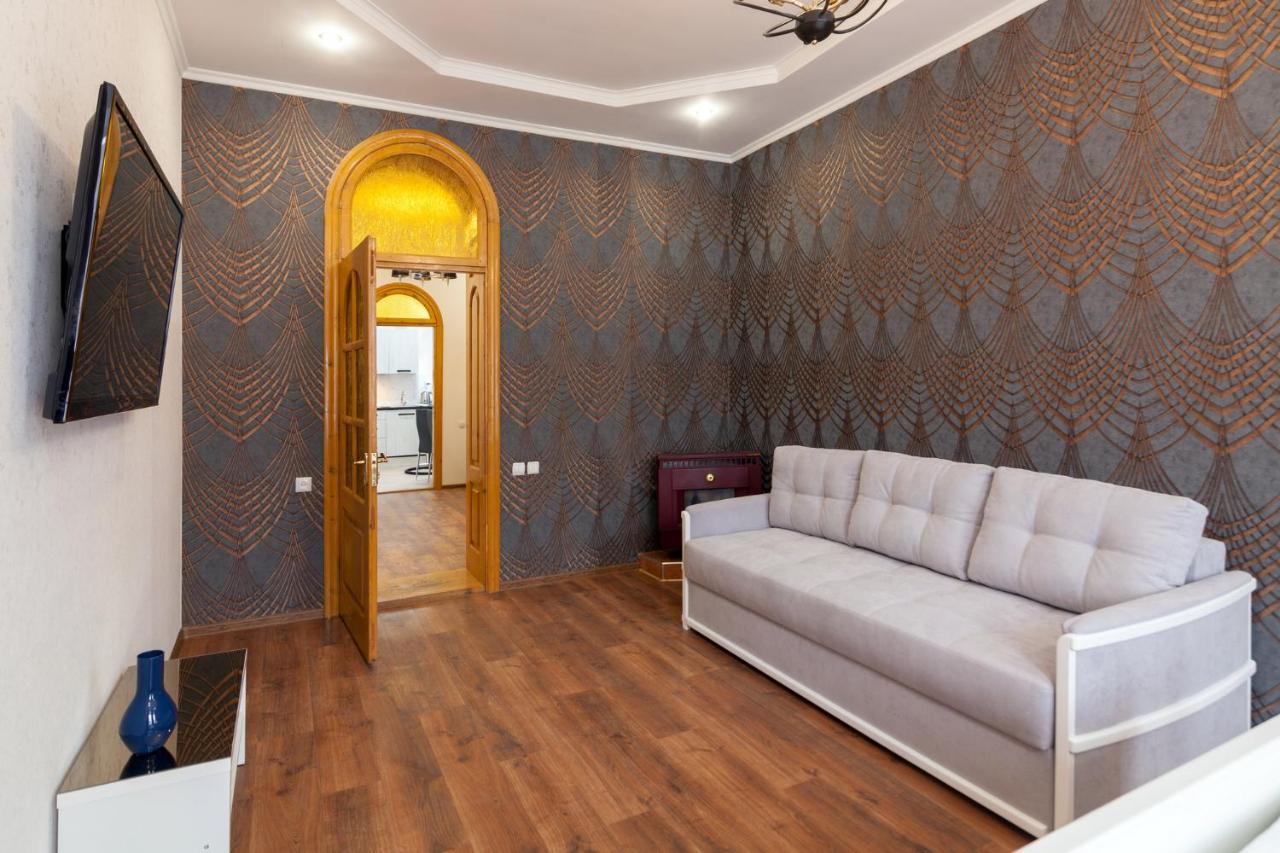 Leogrand Apartments Panteleimona Kulisha 27 Лвив Екстериор снимка