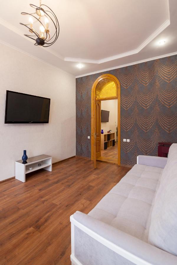 Leogrand Apartments Panteleimona Kulisha 27 Лвив Екстериор снимка