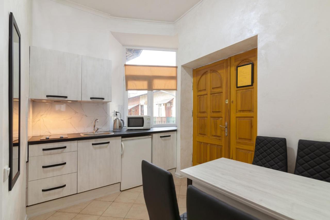 Leogrand Apartments Panteleimona Kulisha 27 Лвив Екстериор снимка