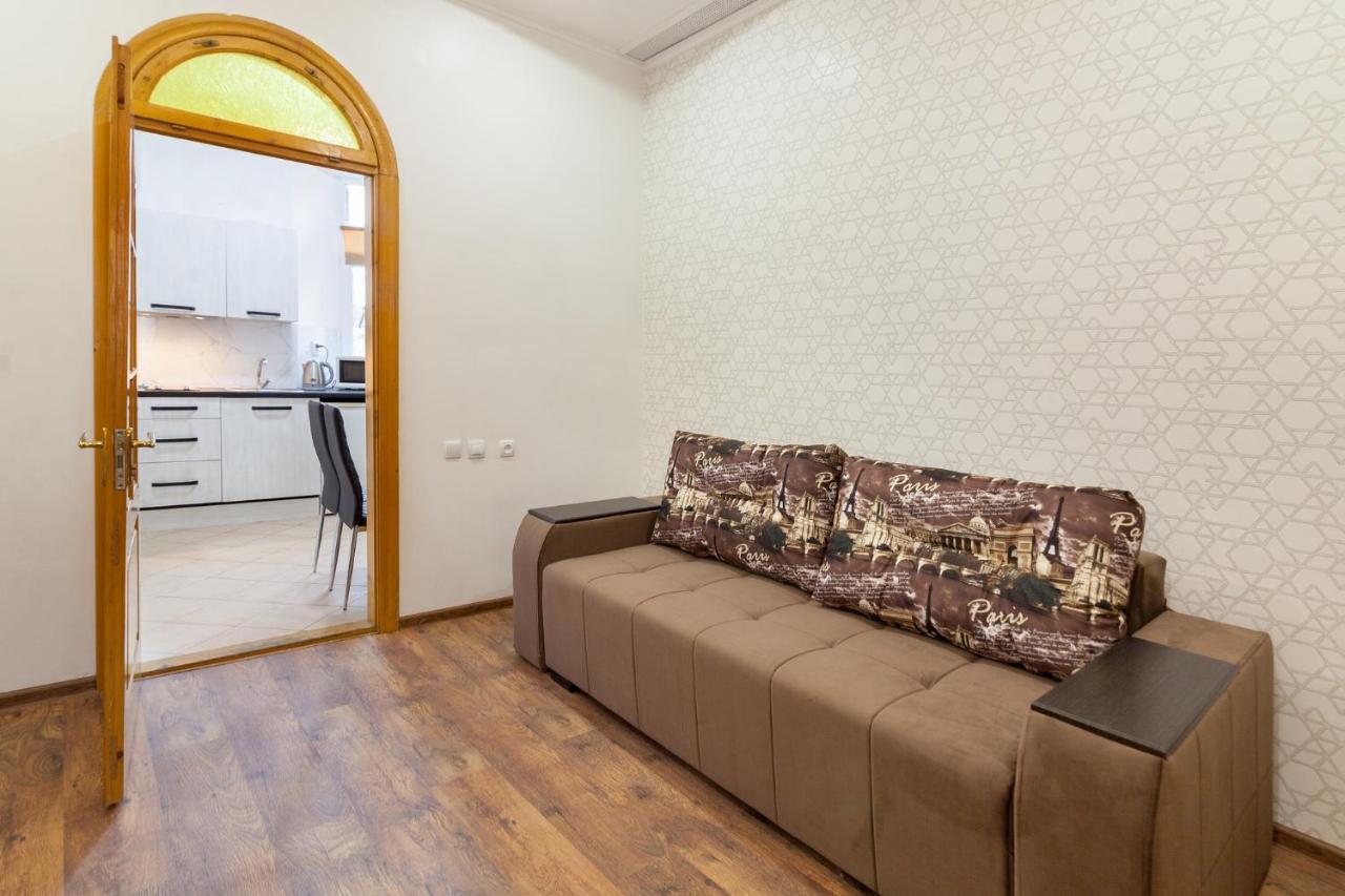 Leogrand Apartments Panteleimona Kulisha 27 Лвив Екстериор снимка