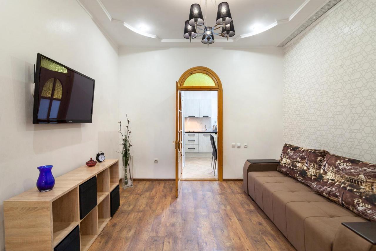 Leogrand Apartments Panteleimona Kulisha 27 Лвив Екстериор снимка