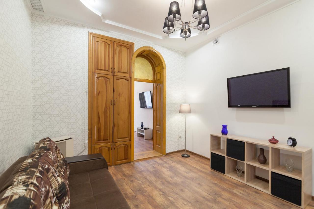 Leogrand Apartments Panteleimona Kulisha 27 Лвив Екстериор снимка