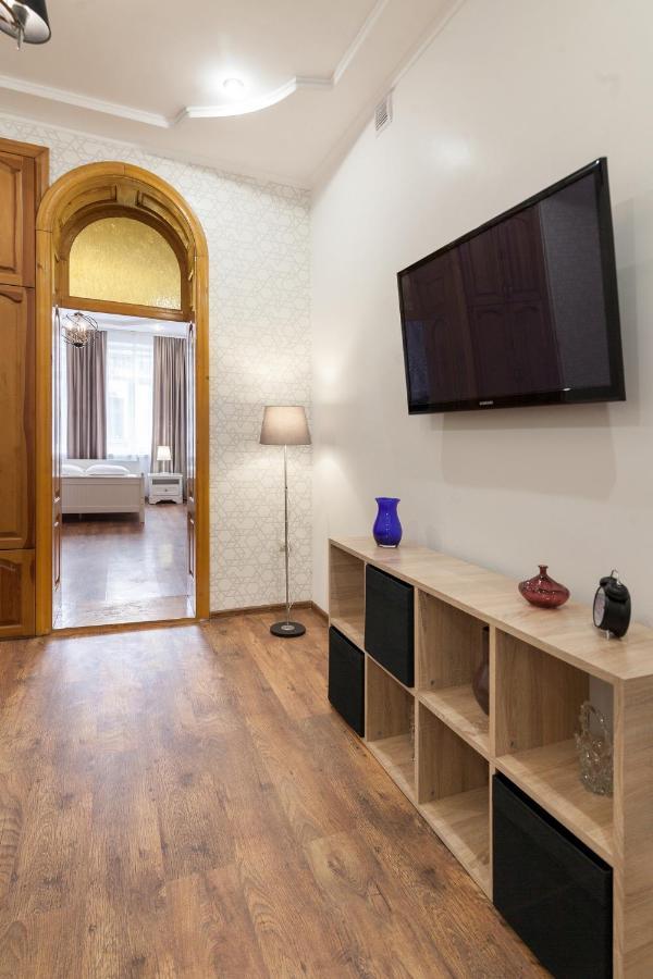 Leogrand Apartments Panteleimona Kulisha 27 Лвив Екстериор снимка